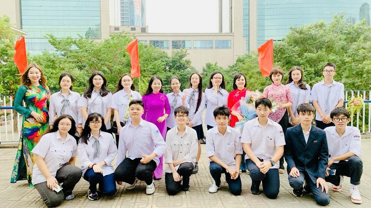 Ayah tuna rungu, ibu petani, dan siswa laki-laki meraih penghargaan siswa berprestasi nasional - 1 Bố khiếm thính, mẹ nông dân, nam sinh giành giải học sinh giỏi quốc gia - 1