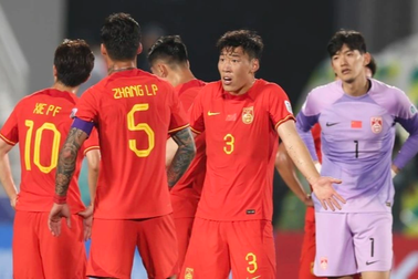 Dư luận Trung Quốc tức giận, tố đội nhà bị trọng tài chèn ép