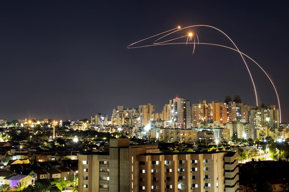 Hamas trút mưa tên lửa, Thủ tướng Israel dọa giáng đòn khốc liệt - 2 Hamas trút mưa tên lửa, Thủ tướng Israel dọa giáng đòn khốc liệt - 2