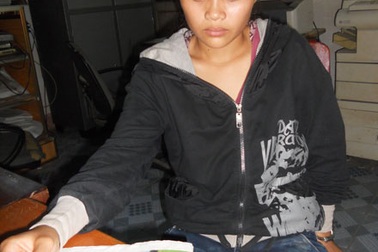 Bị cản đánh bạc, kiều nữ dùng dao đâm chết cậu ruột