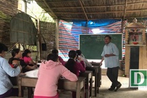 Người thầy U80 “chở chữ” miễn phí cho người dân sông nước Phú Vang