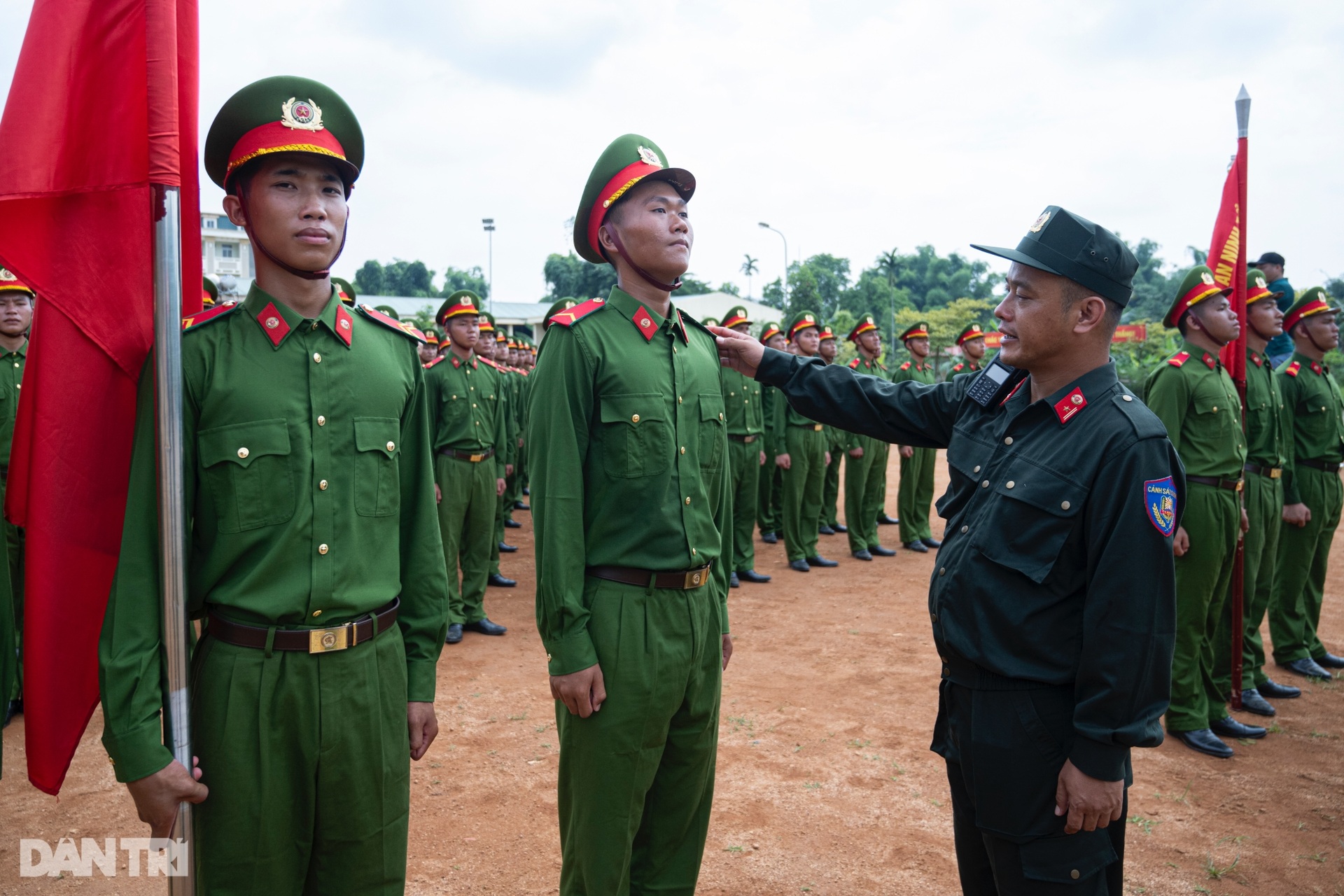 Đại uý 3 lần làm khối trưởng diễu binh kể chuyện vượt khó, vượt khổ - 3 Đại uý 3 lần làm khối trưởng diễu binh kể chuyện vượt khó, vượt khổ - 3