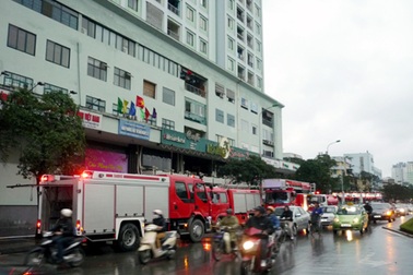 Hà Nội: Náo loạn cháy chung cư 21 tầng