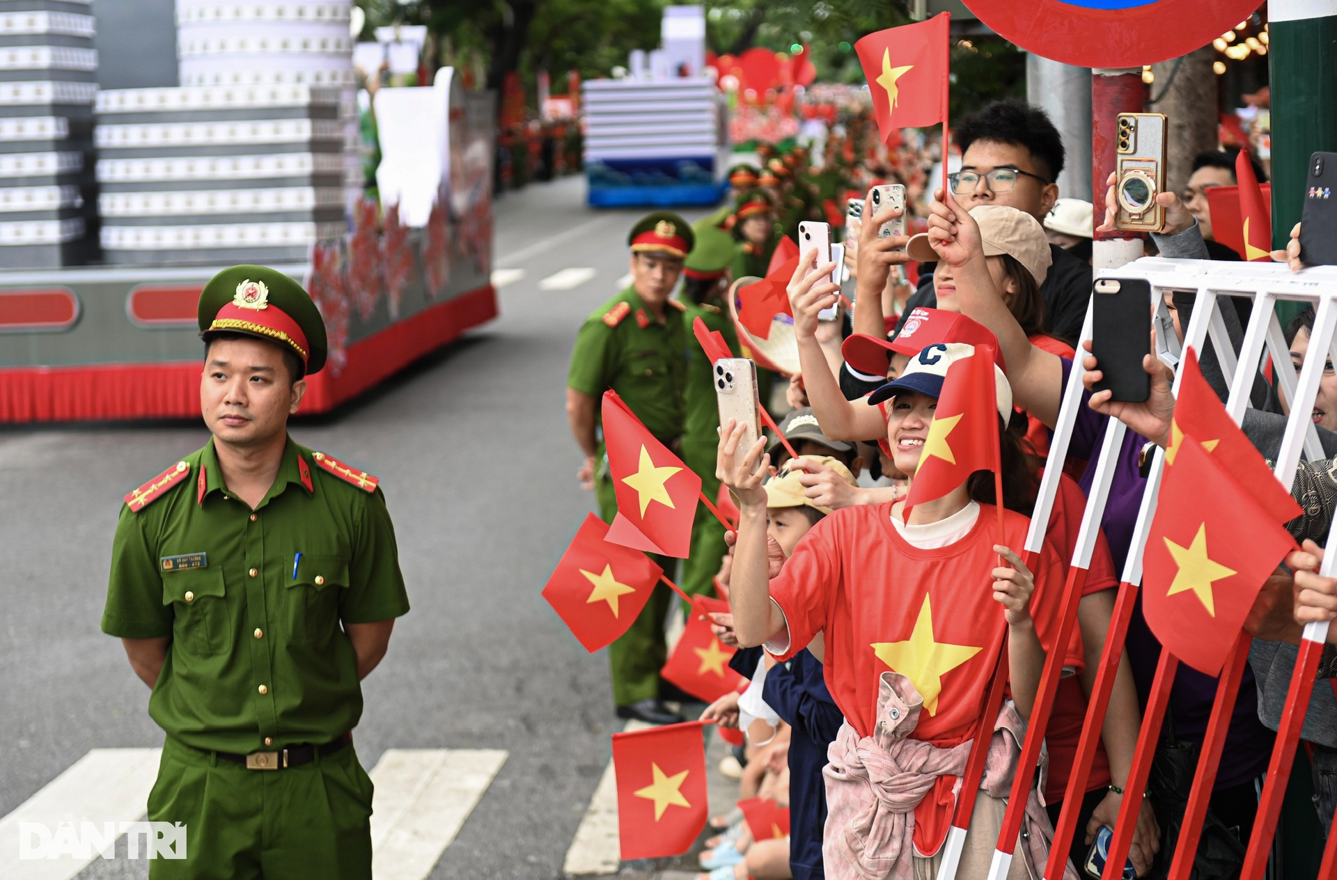 Ngắm dàn siêu mô tô trong lễ diễu hành kỷ niệm 70 năm Giải phóng Hải Phòng - 12 Ngắm dàn siêu mô tô trong lễ diễu hành kỷ niệm 70 năm Giải phóng Hải Phòng - 12