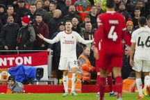 Dalot bị đuổi, Man Utd chia điểm trên sân Liverpool