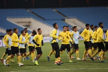 Cầu thủ Malaysia lộ vẻ căng thẳng khi trở lại Mỹ Đình