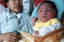 Bé trai sơ sinh có cân nặng “khủng” hơn 5kg