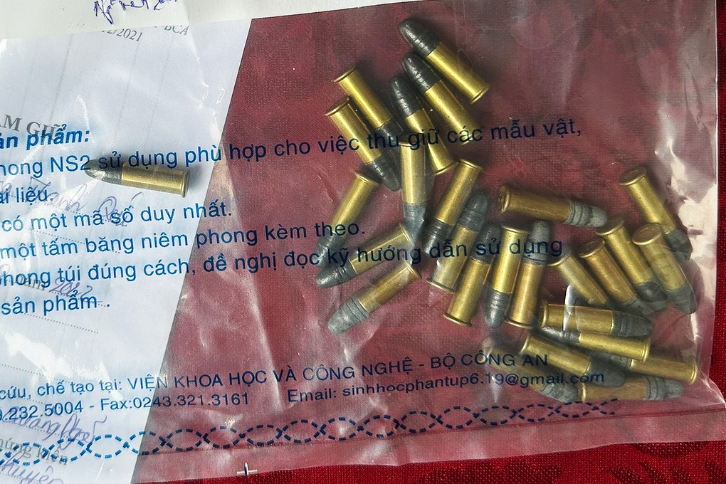 Kho vũ khí tại nơi ở của nghi phạm xả súng vào quán cà phê - 3 Kho vũ khí tại nơi ở của nghi phạm xả súng vào quán cà phê - 3
