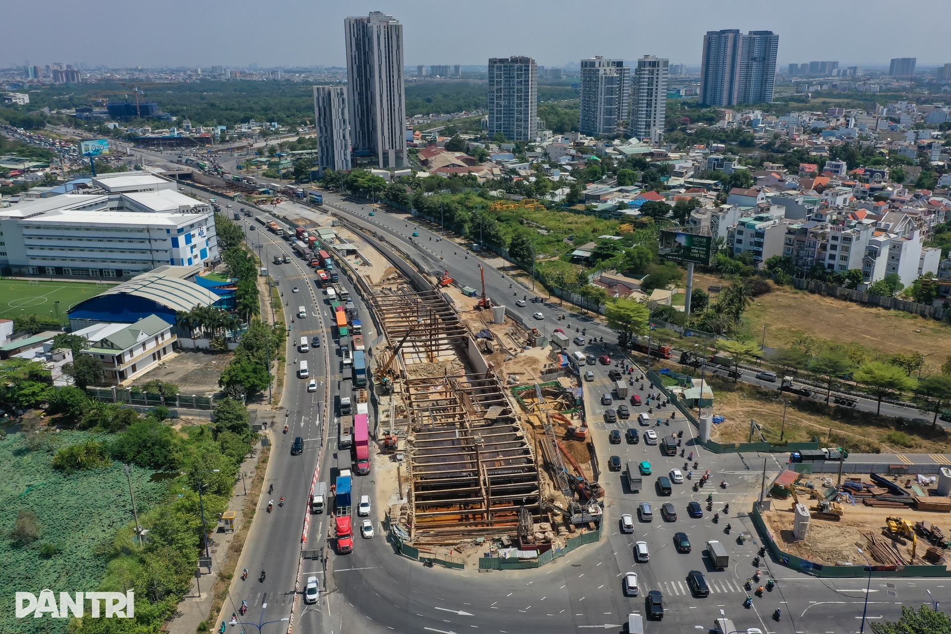 Nút giao lớn và hiện đại nhất TPHCM sau hơn 2 năm thi công - 10 Nút giao lớn và hiện đại nhất TPHCM sau hơn 2 năm thi công - 10