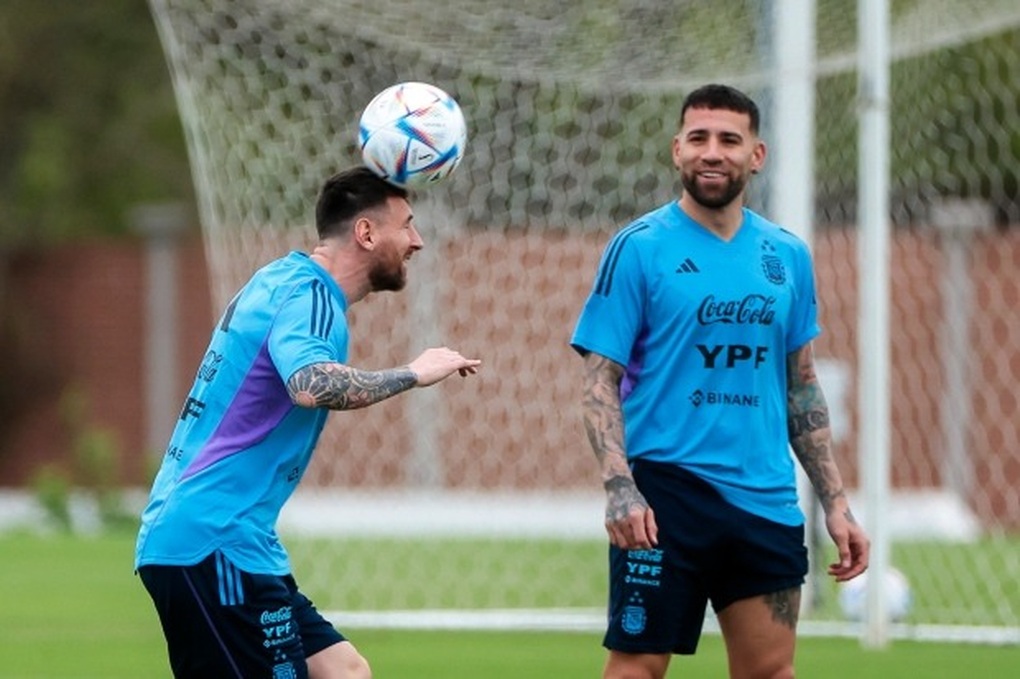Messi xúc động trước hình xăm đặc biệt của Otamendi - 2 Messi xúc động trước hình xăm đặc biệt của Otamendi - 2