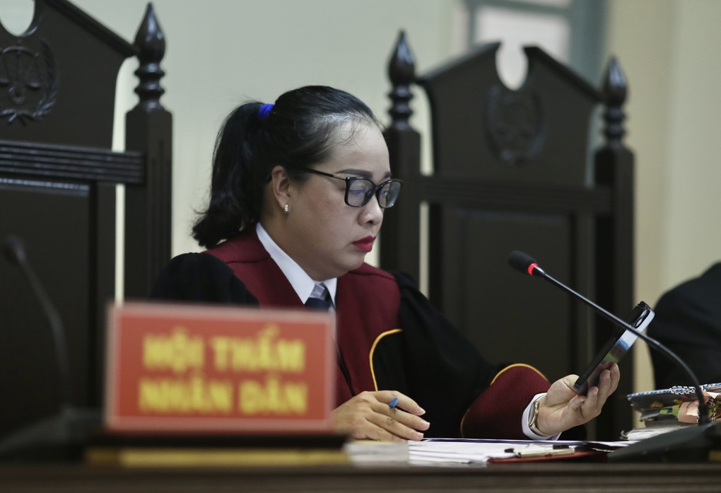 Hoãn tòa vì Trang Nemo bất ngờ nhập viện - 3 Hoãn tòa vì Trang Nemo bất ngờ nhập viện - 3