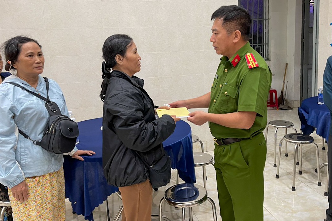 Vụ cướp ngân hàng ở Đà Nẵng, một bảo vệ tử vong: Nước mắt của người ở lại - 4