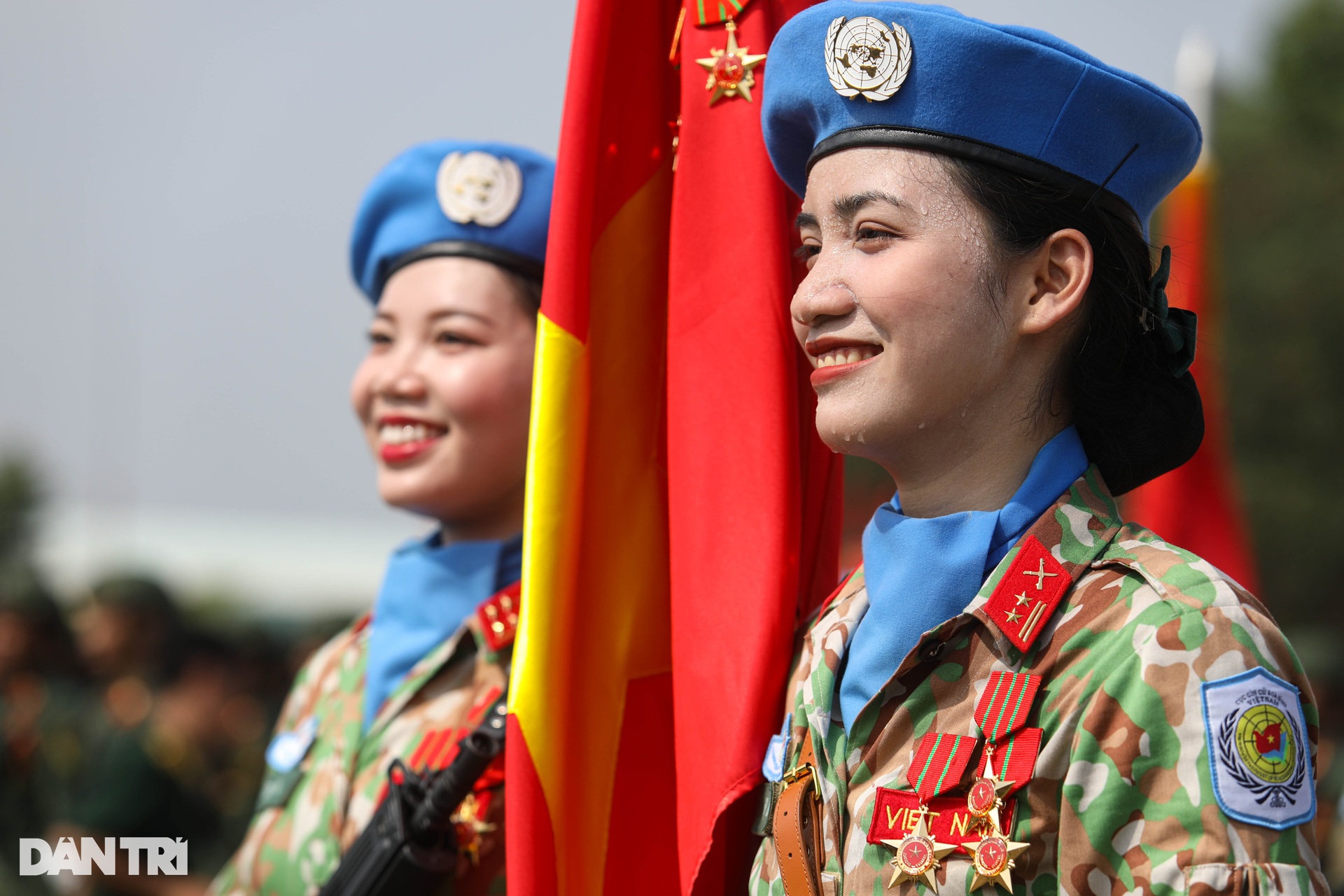 Các khối nữ diễu binh rạng ngời trong ngày hợp luyện cuối cùng ở Biên Hòa - 3 Các khối nữ diễu binh rạng ngời trong ngày hợp luyện cuối cùng ở Biên Hòa - 3