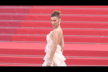 Bella Hadid quyến rũ tại Cannes