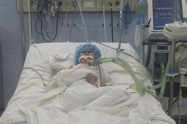 Tiếng kêu cứu khẩn cấp của bé gái có trái tim dị thường