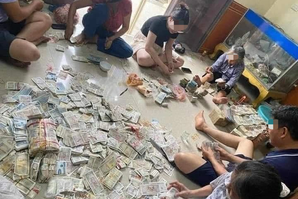 Thực hư câu chuyện cụ bà ăn xin có 9 bao tải tiền nặng hàng chục cân - 1 Thực hư câu chuyện cụ bà ăn xin có 9 bao tải tiền nặng hàng chục cân - 1