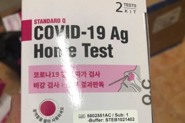 Phạt nặng một phụ nữ vì vận chuyển lậu hàng trăm hộp xét nghiệm Covid-19