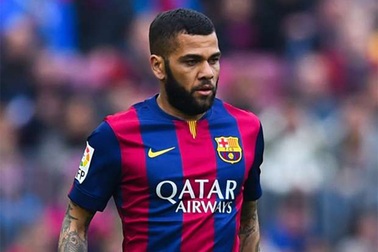 Daniel Alves gia hạn hợp đồng với Barcelona
