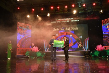 Vietcombank ủng hộ 8,3 tỷ đồng xây trường học