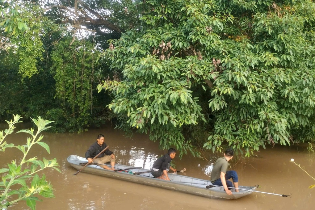Hai chị em bị nước cuốn tử vong khi đi qua cầu tràn - 1 Hai chị em bị nước cuốn tử vong khi đi qua cầu tràn - 1