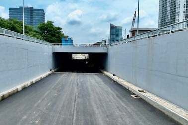 Lộ diện nhánh hầm chui đã hoàn thành ở nút giao Nguyễn Văn Linh