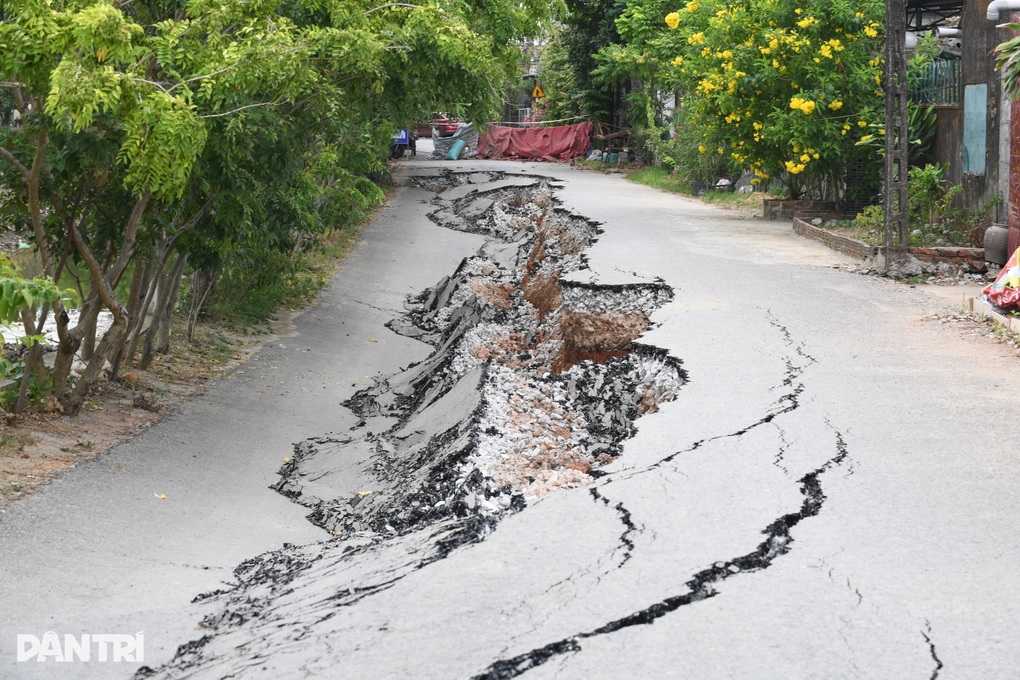 Khảo sát địa chất tìm nguyên nhân đường nhựa nứt toác sau tiếng động lớn - 1 Khảo sát địa chất tìm nguyên nhân đường nhựa nứt toác sau tiếng động lớn - 1