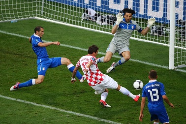 Italia - Croatia: Đại chiến Nam Âu vì ngôi đầu bảng