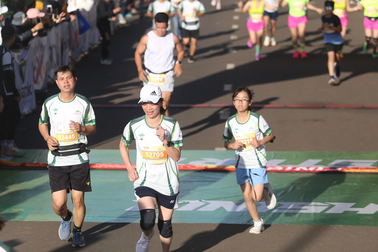 Hơn 4.000 vận động viên tham gia giải chạy quanh các điểm du lịch ở Gia Lai