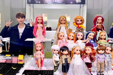 9x kiếm nghìn đô mỗi tháng, mua nhà tiền tỷ từ nghề… trang điểm búp bê