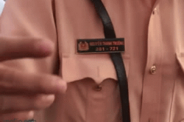 TPHCM: Xôn xao clip CSGT hất điện thoại và không cần người dân đóng thuế