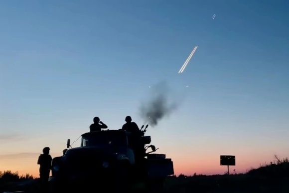 Nga tấn công lớn chưa từng có vào Ukraine, ra điều kiện đàm phán tiên quyết - 1