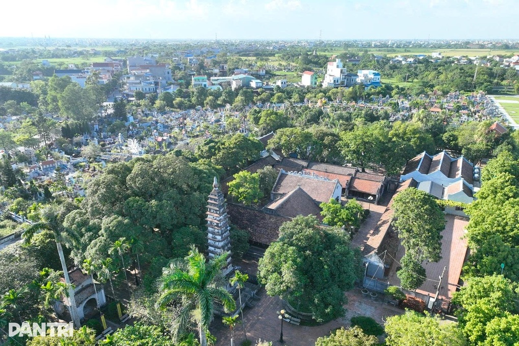Tháp chùa Phổ Minh 700 năm tuổi in trên tờ tiền 100 đồng - 1