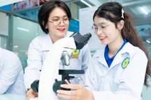 Lo ngại “15 điểm đỗ bác sĩ": Kiểm soát chất lượng ngành y ra sao?