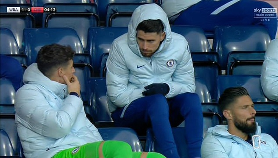 Kepa bị mỉa mai khi say sưa phân tích bàn thua của Caballero trên khán đài - 4 Kepa bị mỉa mai khi say sưa phân tích bàn thua của Caballero trên khán đài - 4