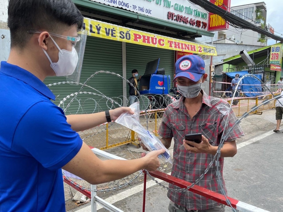 Nhà thuốc FPT Long Châu đồng hành cùng cộng đồng trong đại dịch Covid-19 - 2 Nhà thuốc FPT Long Châu đồng hành cùng cộng đồng trong đại dịch Covid-19 - 2