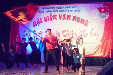 Tổ chức đêm văn nghệ gây quỹ khuyến học giúp học sinh nghèo