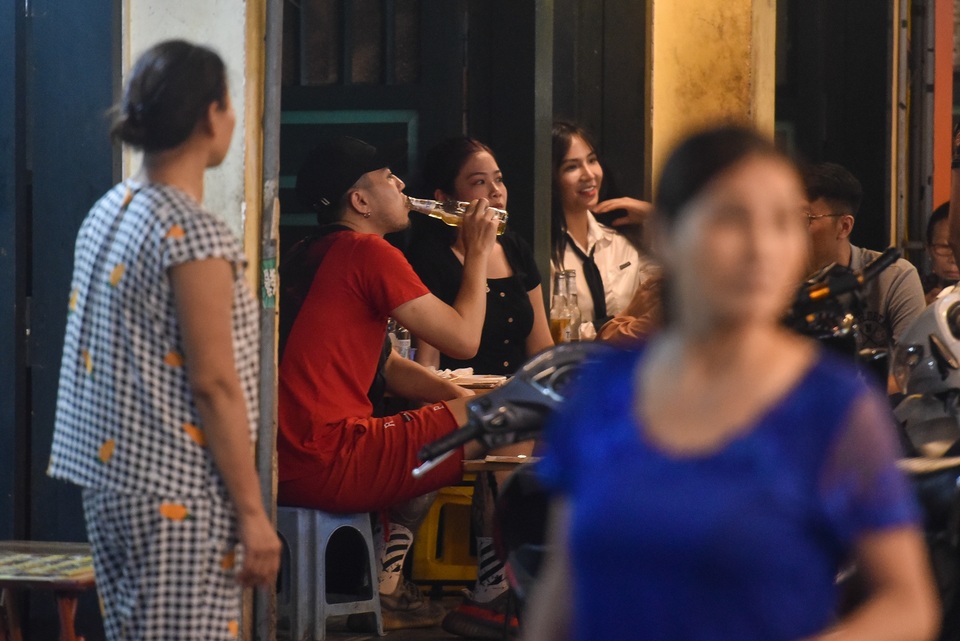 Hàng quán phố cổ thi nhau sang nhượng, đến Tạ Hiện cũng chung cảnh đìu hiu - 5 Hàng quán phố cổ thi nhau sang nhượng, đến Tạ Hiện cũng chung cảnh đìu hiu - 5