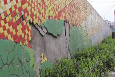 Hà Nội: Chi 300 triệu để “vá” con đường gốm sứ