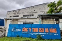 Công nhân chặn xe hàng vì lo bị bỏ rơi khi công ty giải thể