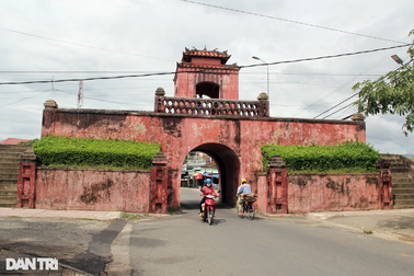 Lấy ý kiến dân việc đổi tên thị trấn có thành cổ Diên Khánh 230 năm tuổi