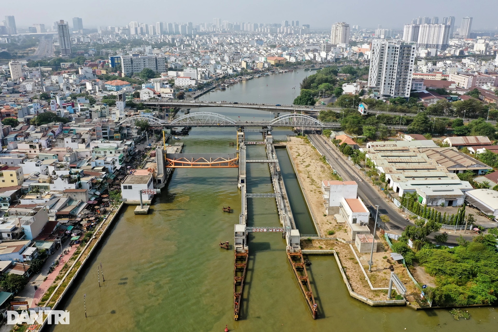 Chủ tịch Phan Văn Mãi: Nghị quyết 98 là động lực để TPHCM bứt phá - 12 Chủ tịch Phan Văn Mãi: Nghị quyết 98 là động lực để TPHCM bứt phá - 12