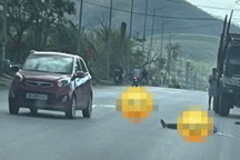 Xe máy va chạm với ô tô, hai học sinh lớp 9 tử vong