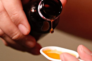 Indonesia cấm tất cả các loại thuốc dạng siro sau khi 99 trẻ tử vong