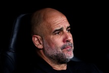 HLV Pep Guardiola thừa nhận Man City khó tranh ngôi vương với Liverpool