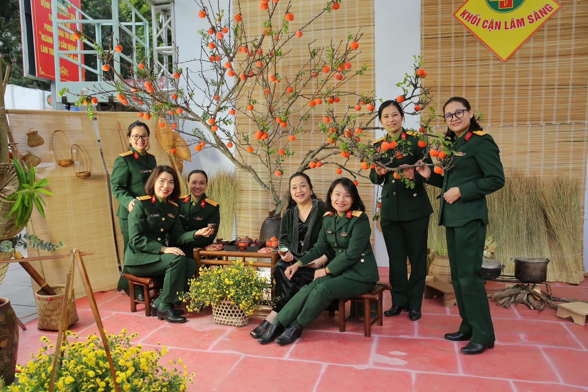 Mẹ đảm ở Hà Nội gợi ý cách làm cành hồng trang trí Tết - 1 Mẹ đảm ở Hà Nội gợi ý cách làm cành hồng trang trí Tết - 1