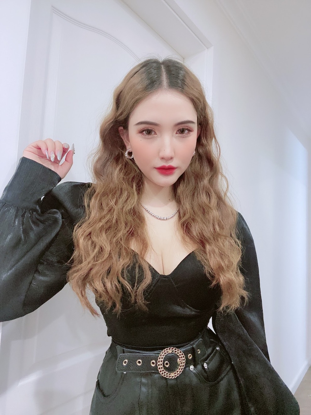 Nữ sinh 21 tuổi sở hữu thân hình gợi cảm và đôi chân dài - 1 Nữ sinh 21 tuổi sở hữu thân hình gợi cảm và đôi chân dài - 1