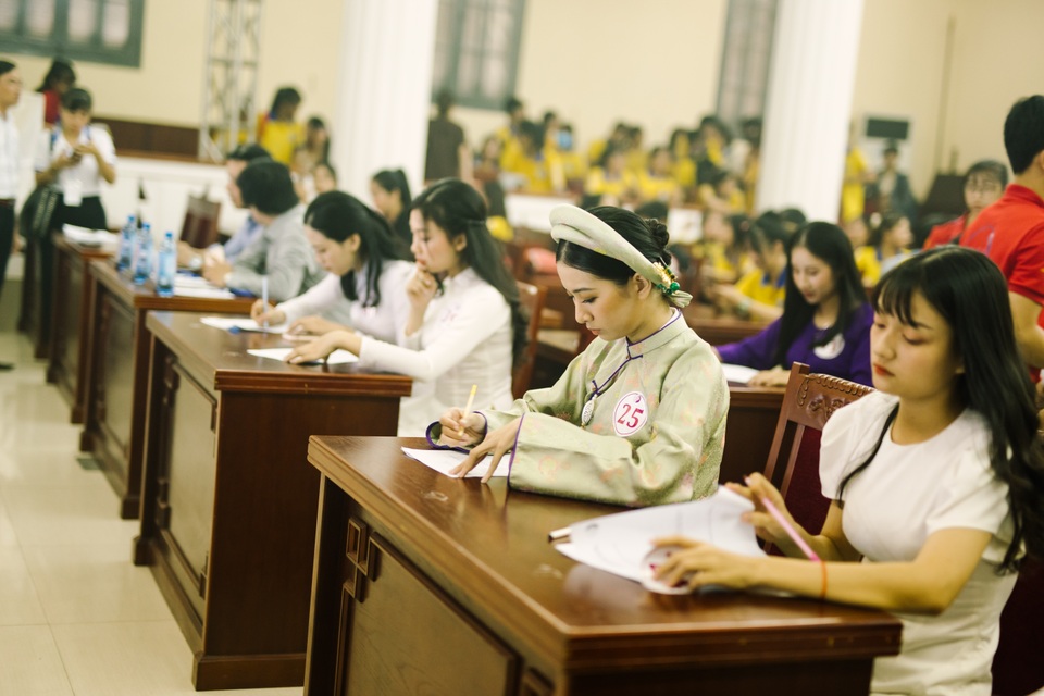 Nữ sinh xinh đẹp trổ tài ở vòng Bán kết Hoa khôi Đại học Huế 2020 - 5 Nữ sinh xinh đẹp trổ tài ở vòng Bán kết Hoa khôi Đại học Huế 2020 - 5