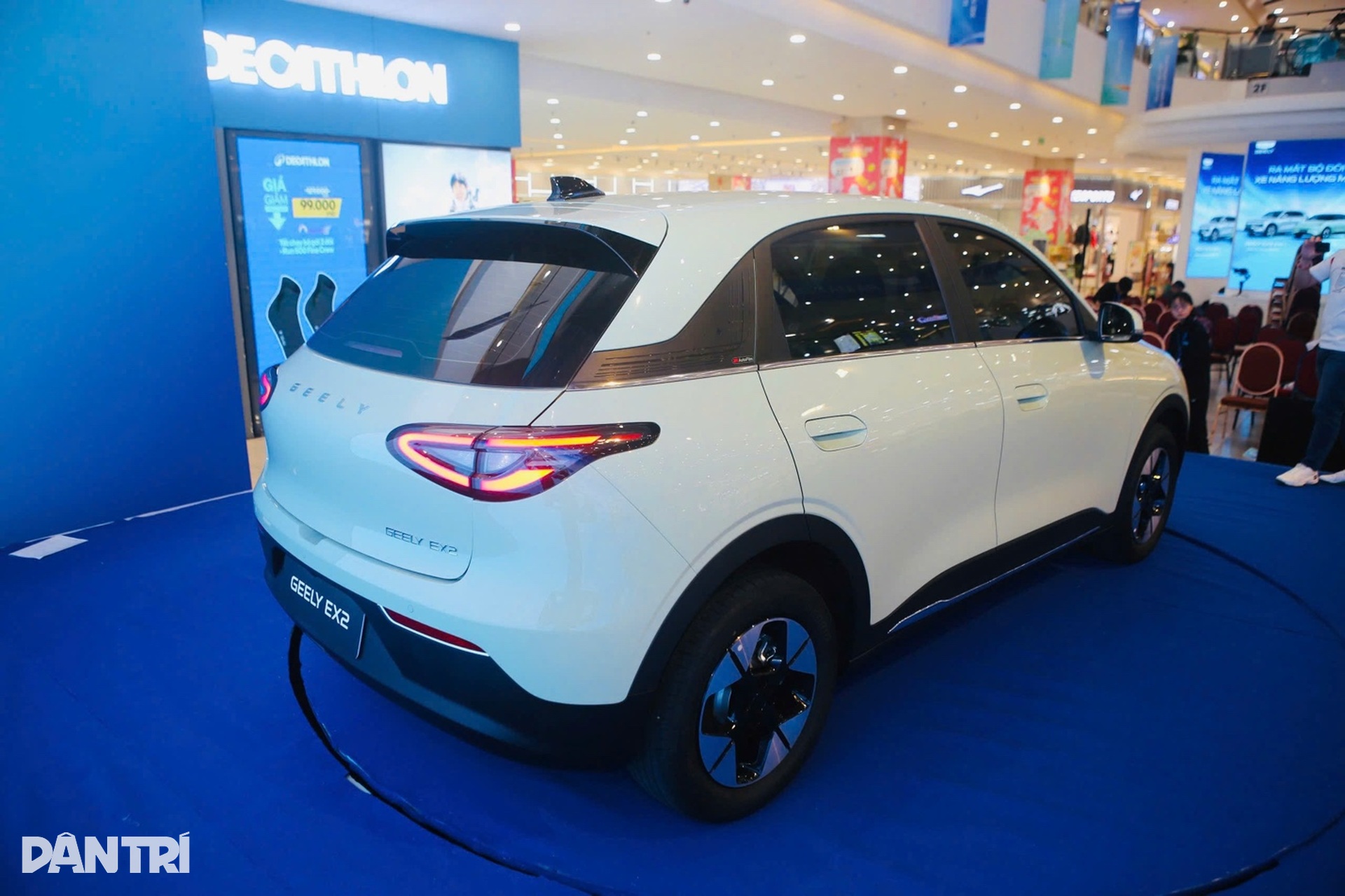 Chi tiết Geely EX2, xe điện giá từ 459 triệu đồng - 3 Chi tiết Geely EX2, xe điện giá từ 459 triệu đồng - 3