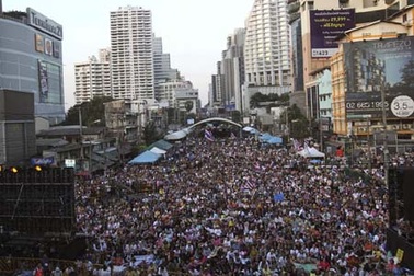 Phe biểu tình dọa "bắt sống" thủ tướng Thái Lan 