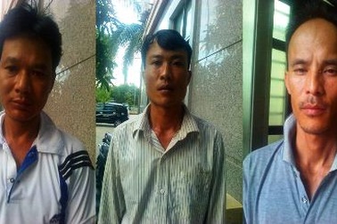 Triệt phá ổ bạc có vũ khí “nóng” giữa làng quê